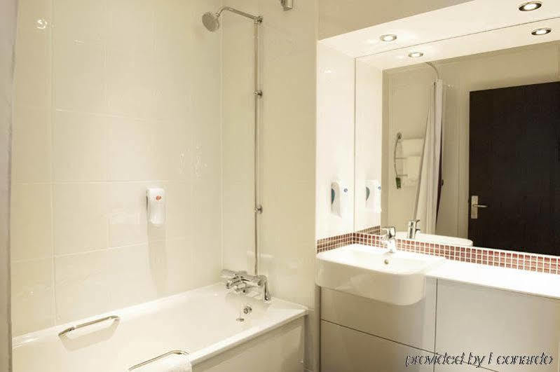 Premier Inn Canterbury City Centre ภายนอก รูปภาพ